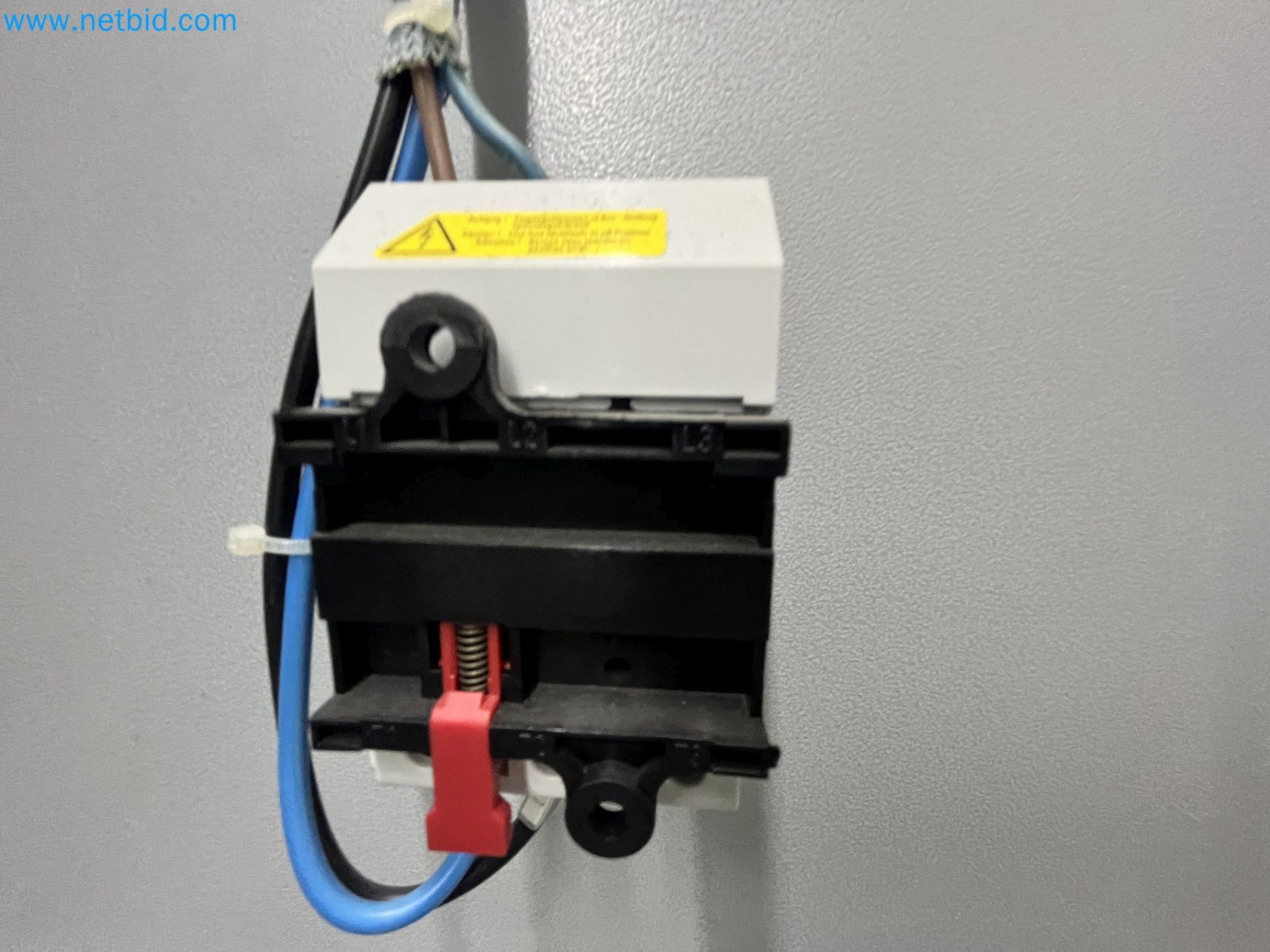 On behalf of Mess. MT Picture Display Germany GmbH formerly production facility for PANASONIC Colour Picture Tubes we are auctioning the well-maintained machinery and equipment.-38