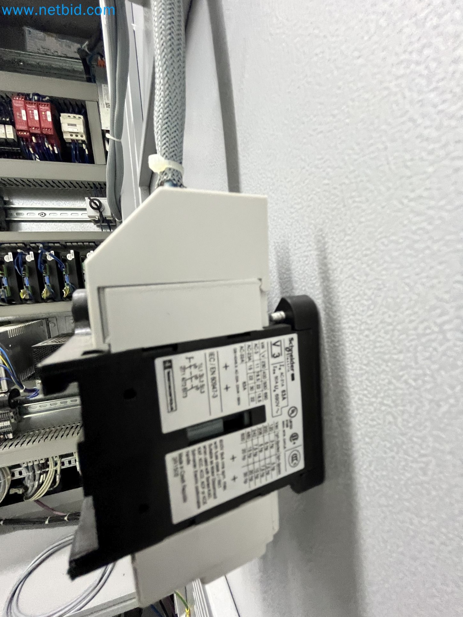 On behalf of Mess. MT Picture Display Germany GmbH formerly production facility for PANASONIC Colour Picture Tubes we are auctioning the well-maintained machinery and equipment.-39