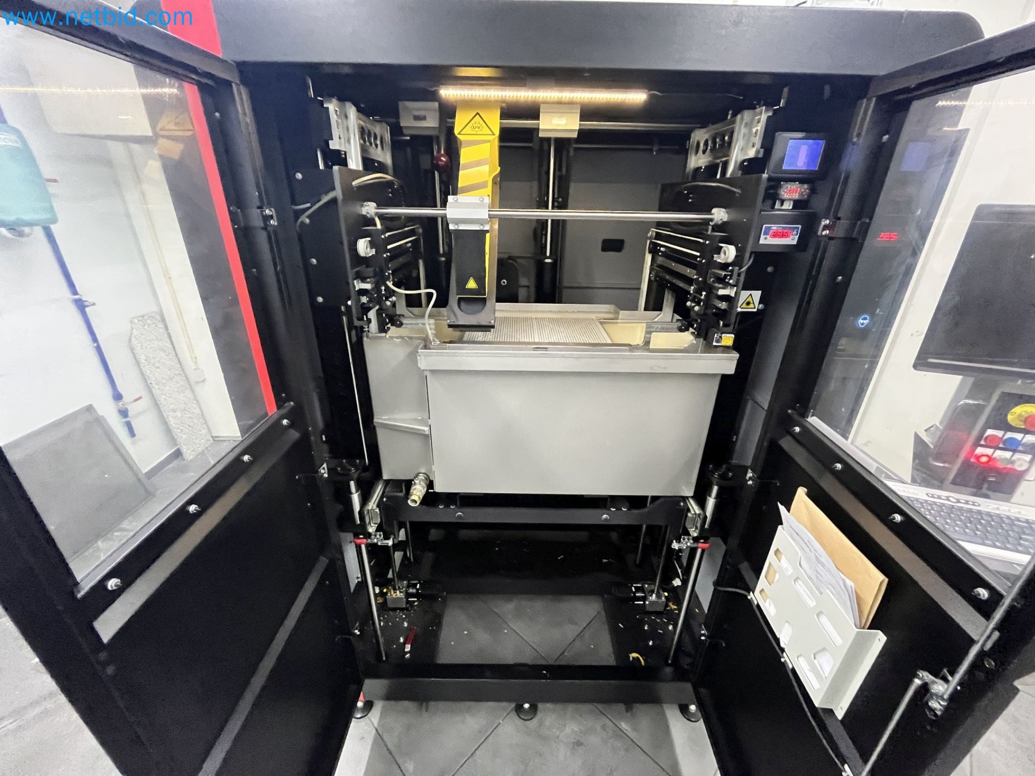 On behalf of Mess. MT Picture Display Germany GmbH formerly production facility for PANASONIC Colour Picture Tubes we are auctioning the well-maintained machinery and equipment.-50