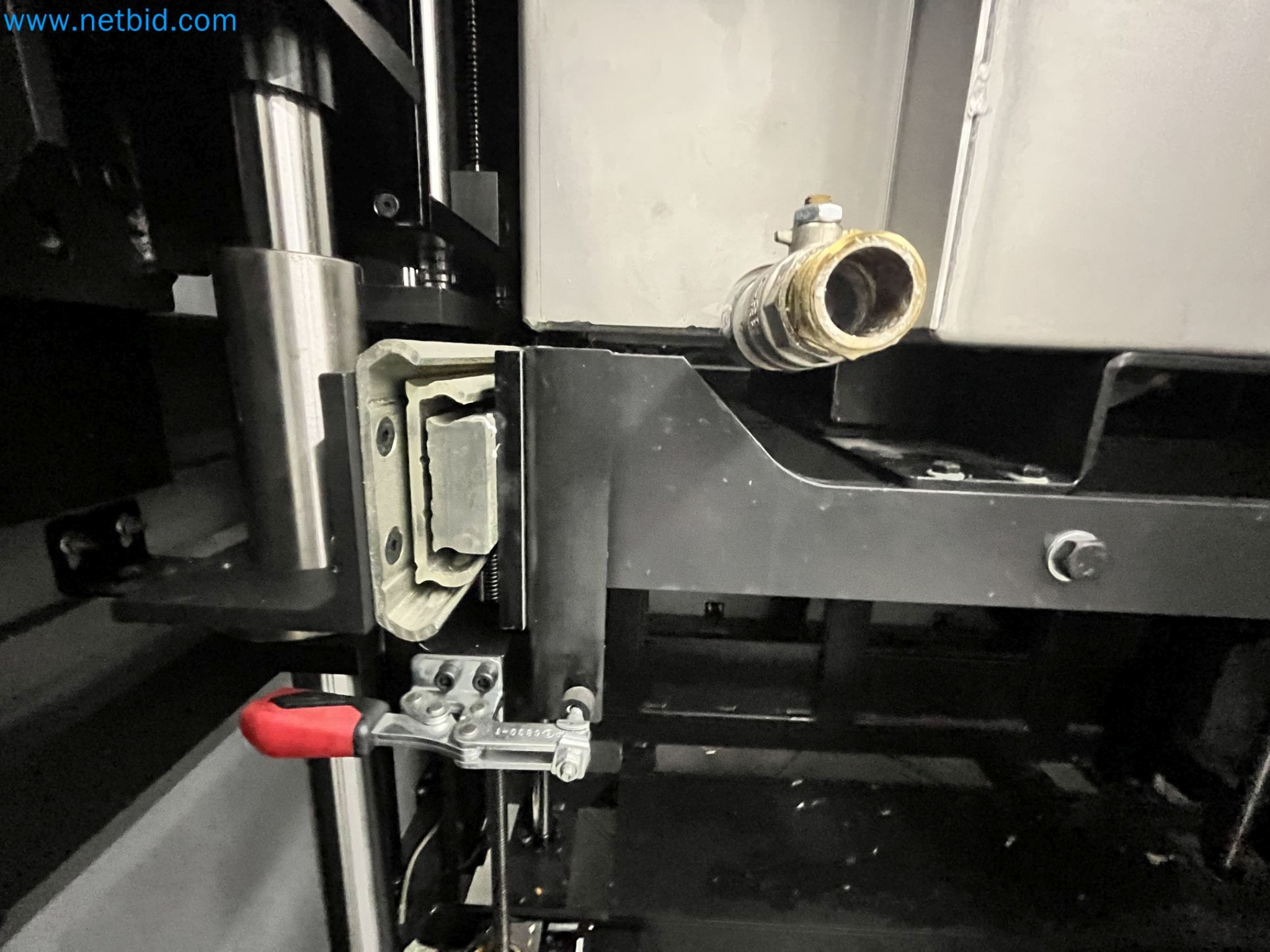 On behalf of Mess. MT Picture Display Germany GmbH formerly production facility for PANASONIC Colour Picture Tubes we are auctioning the well-maintained machinery and equipment.-64