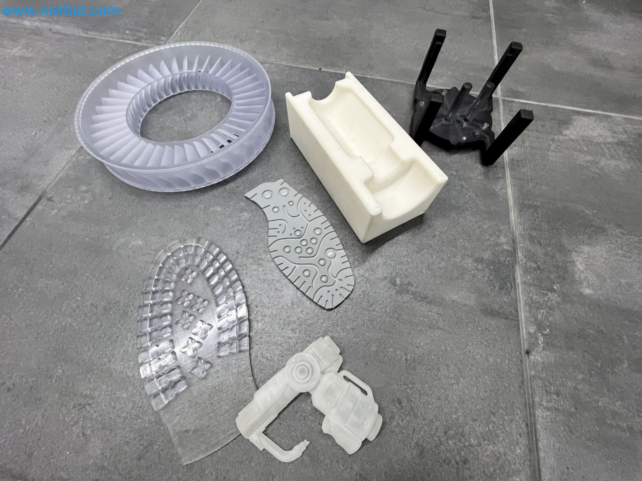 On behalf of Mess. MT Picture Display Germany GmbH formerly production facility for PANASONIC Colour Picture Tubes we are auctioning the well-maintained machinery and equipment.-88