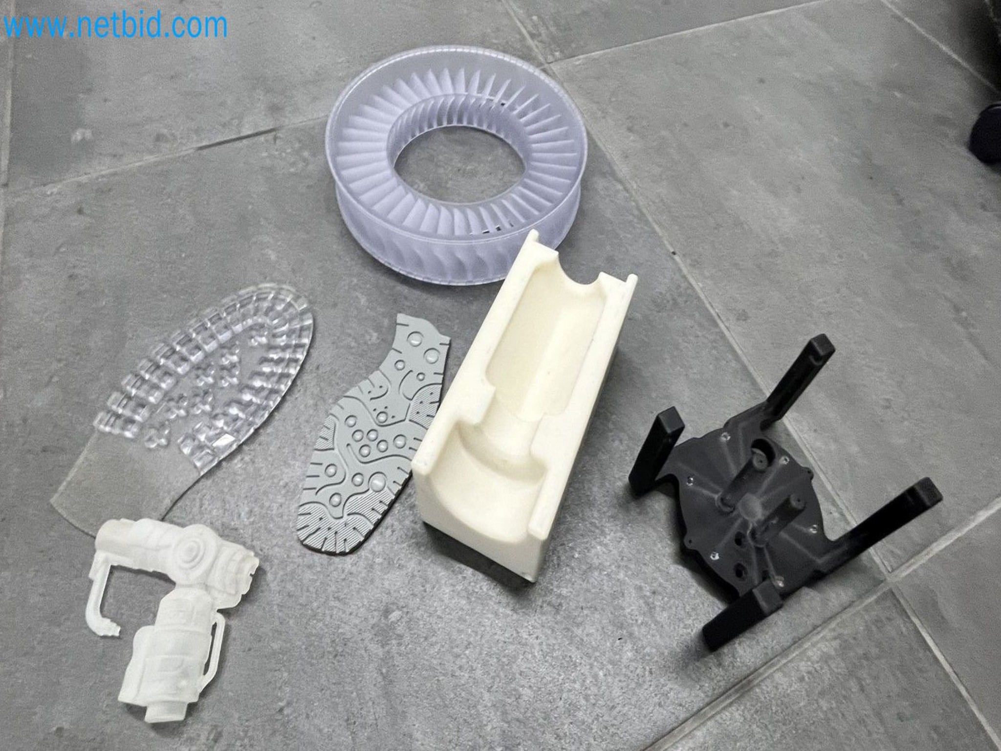 On behalf of Mess. MT Picture Display Germany GmbH formerly production facility for PANASONIC Colour Picture Tubes we are auctioning the well-maintained machinery and equipment.-89