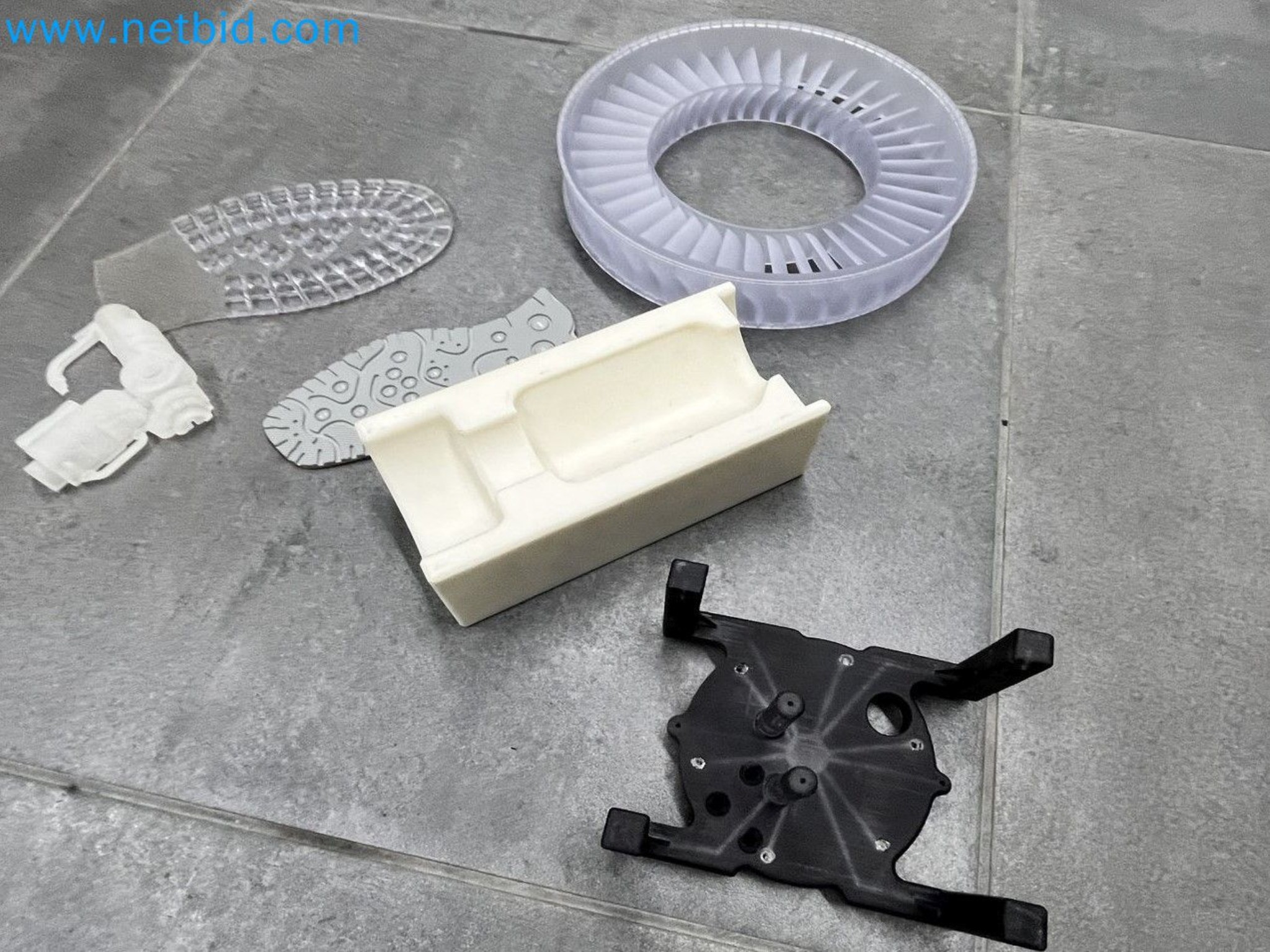 On behalf of Mess. MT Picture Display Germany GmbH formerly production facility for PANASONIC Colour Picture Tubes we are auctioning the well-maintained machinery and equipment.-90