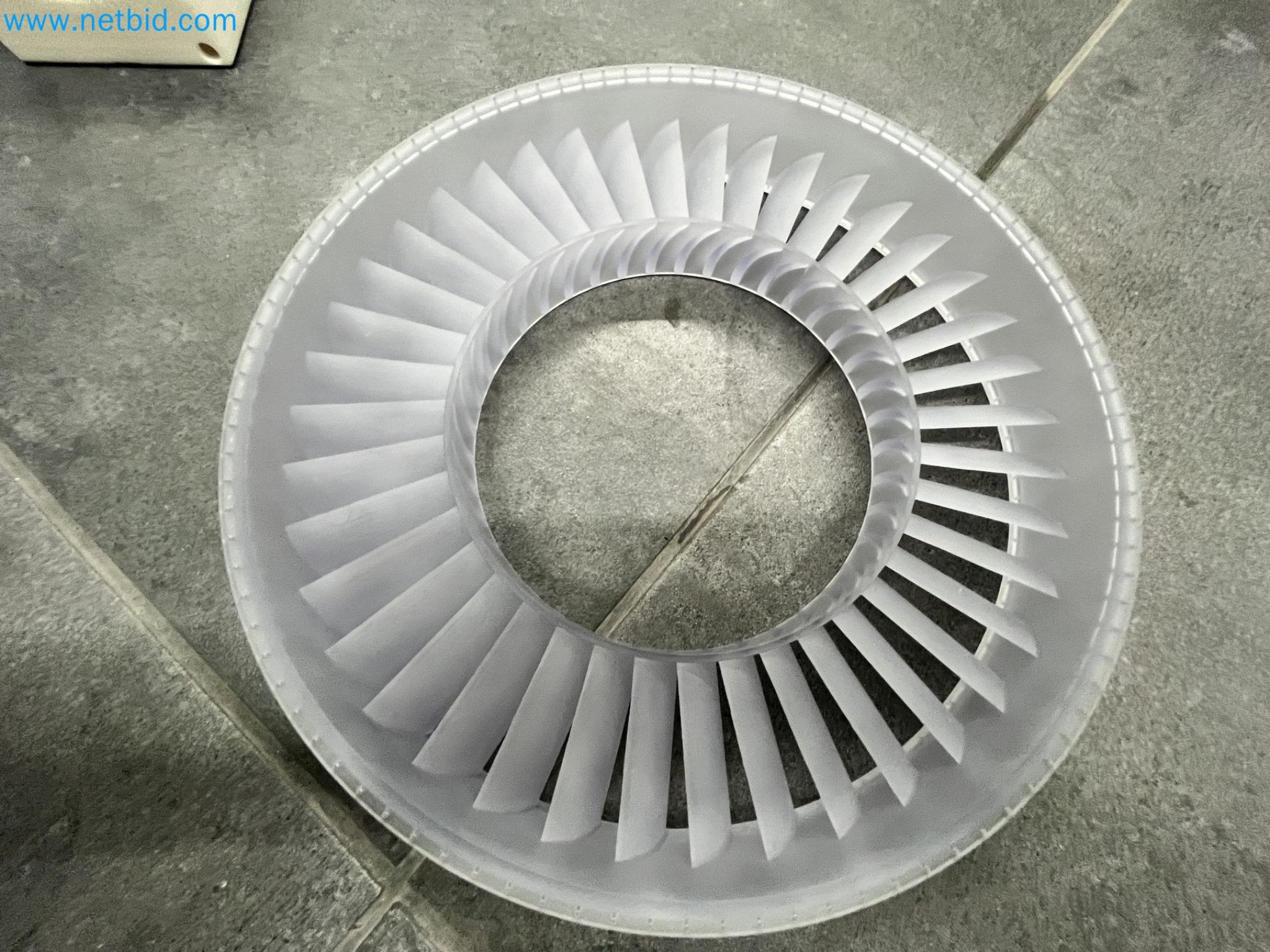 On behalf of Mess. MT Picture Display Germany GmbH formerly production facility for PANASONIC Colour Picture Tubes we are auctioning the well-maintained machinery and equipment.-92