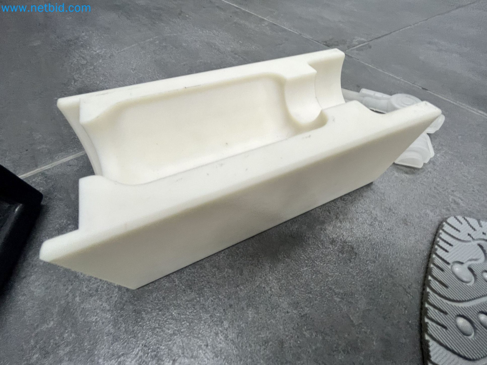 On behalf of Mess. MT Picture Display Germany GmbH formerly production facility for PANASONIC Colour Picture Tubes we are auctioning the well-maintained machinery and equipment.-95