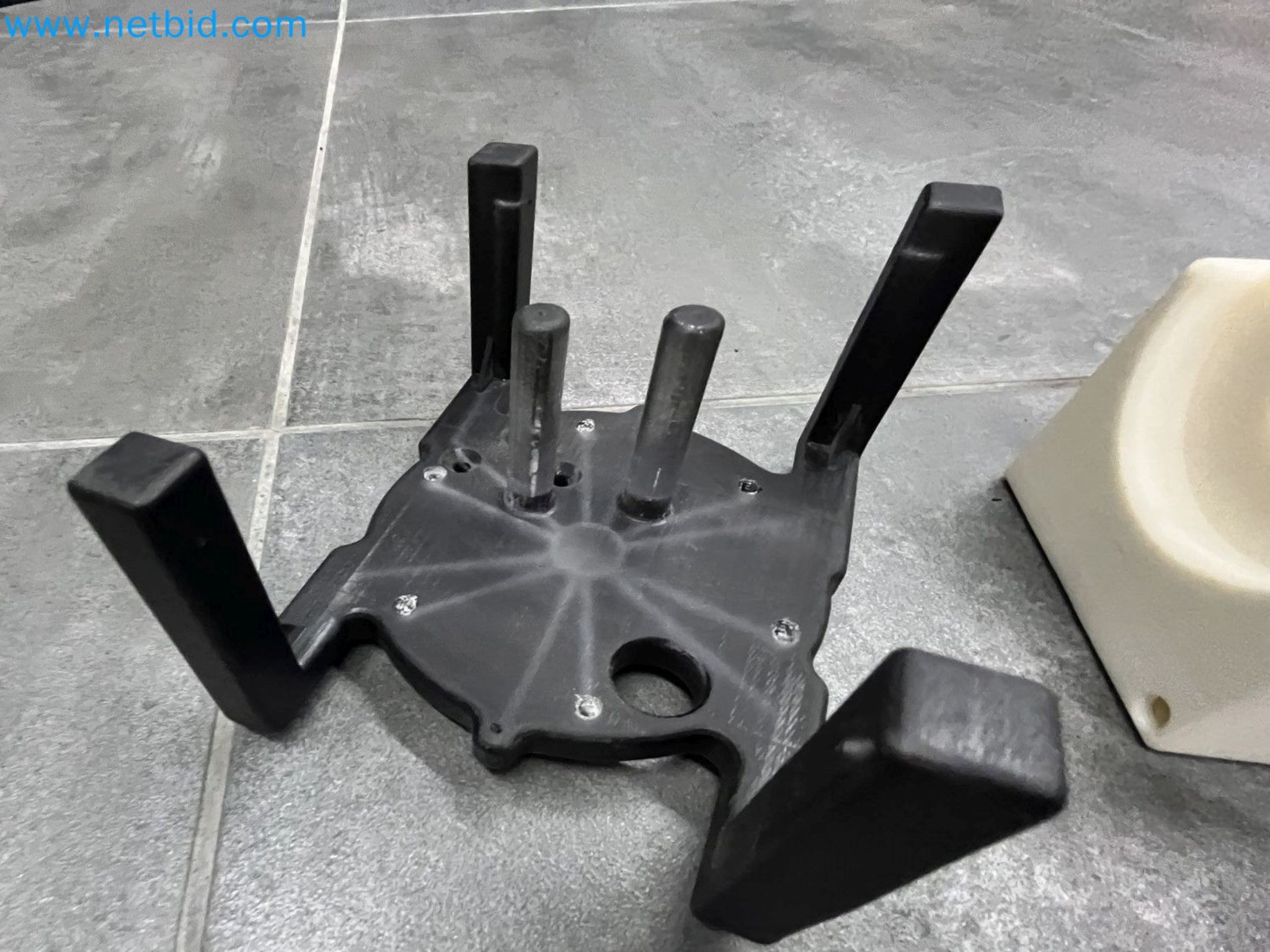 On behalf of Mess. MT Picture Display Germany GmbH formerly production facility for PANASONIC Colour Picture Tubes we are auctioning the well-maintained machinery and equipment.-96