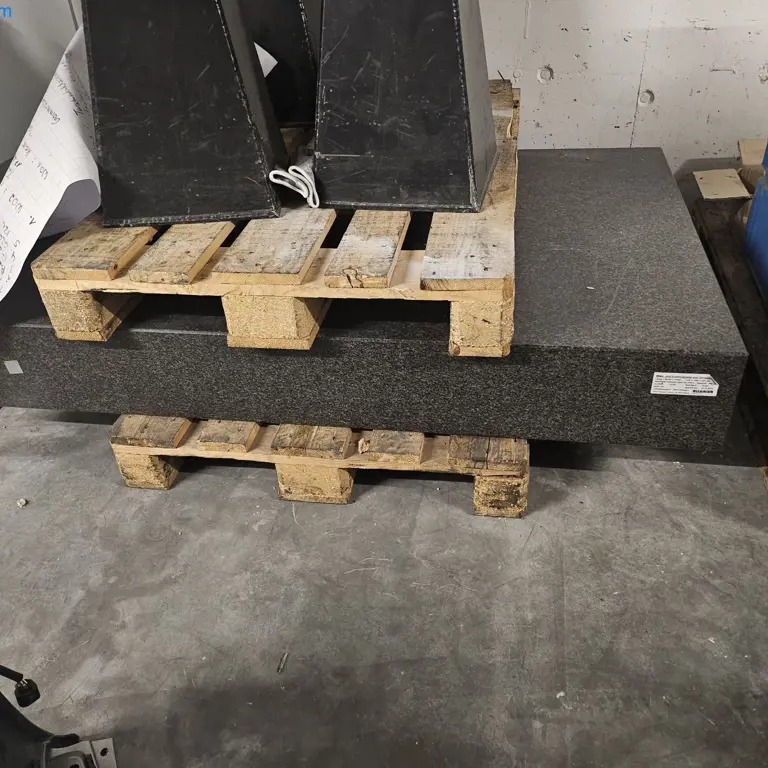 Measuring/control plate made of hard stone