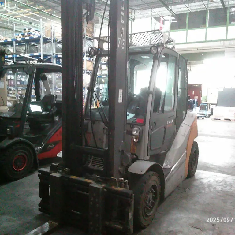 Gas forklift truck (75) (later release) Still RX70-50