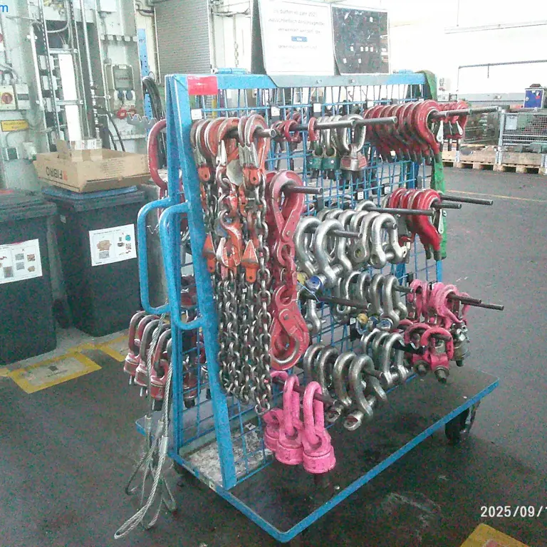 Transport trolley for hooks