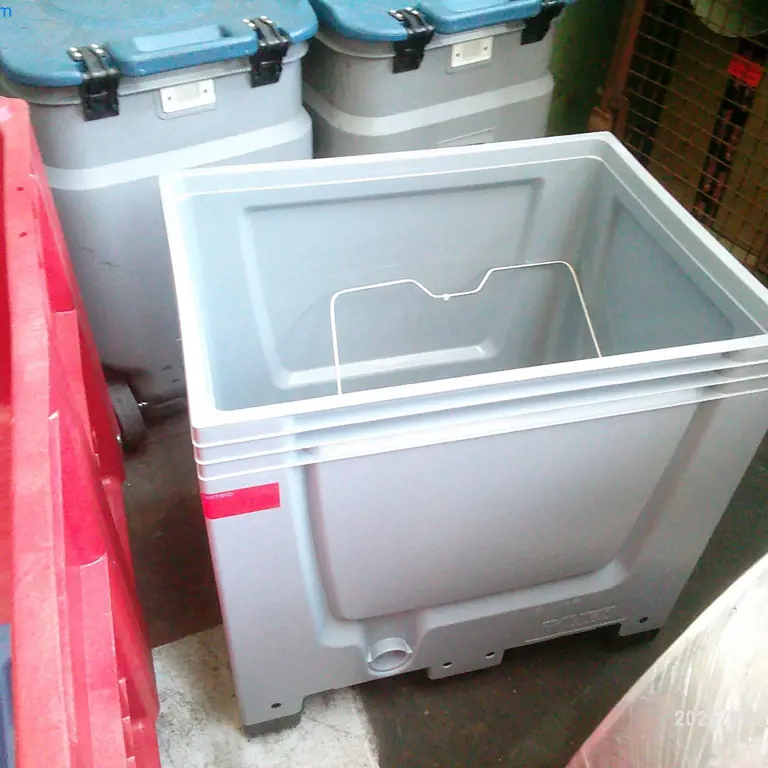 3 Plastic boxes Auer