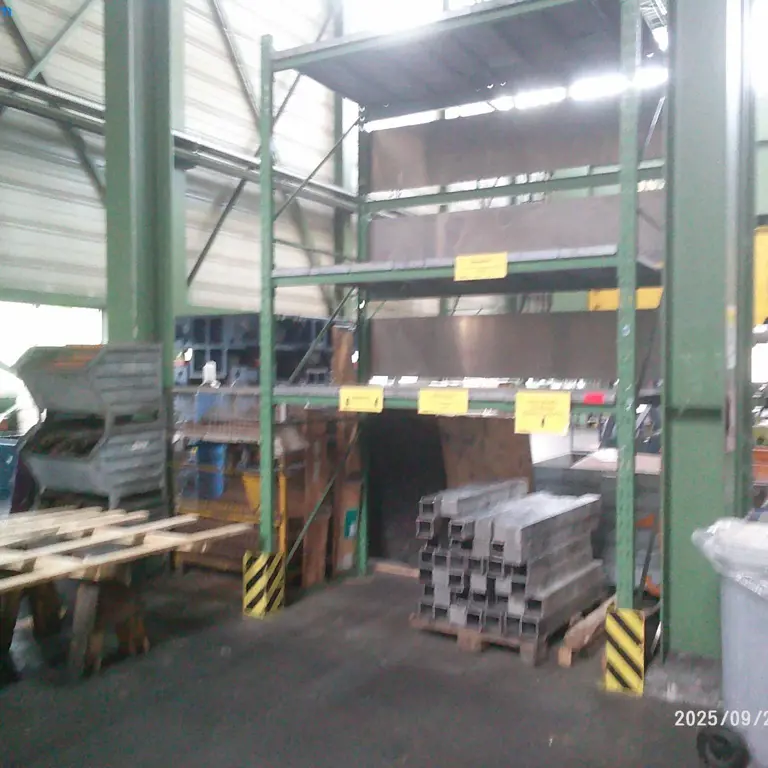 Heavy duty shelving (11) Dick