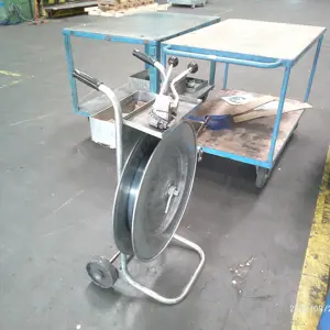 Metal strapping frame (255)