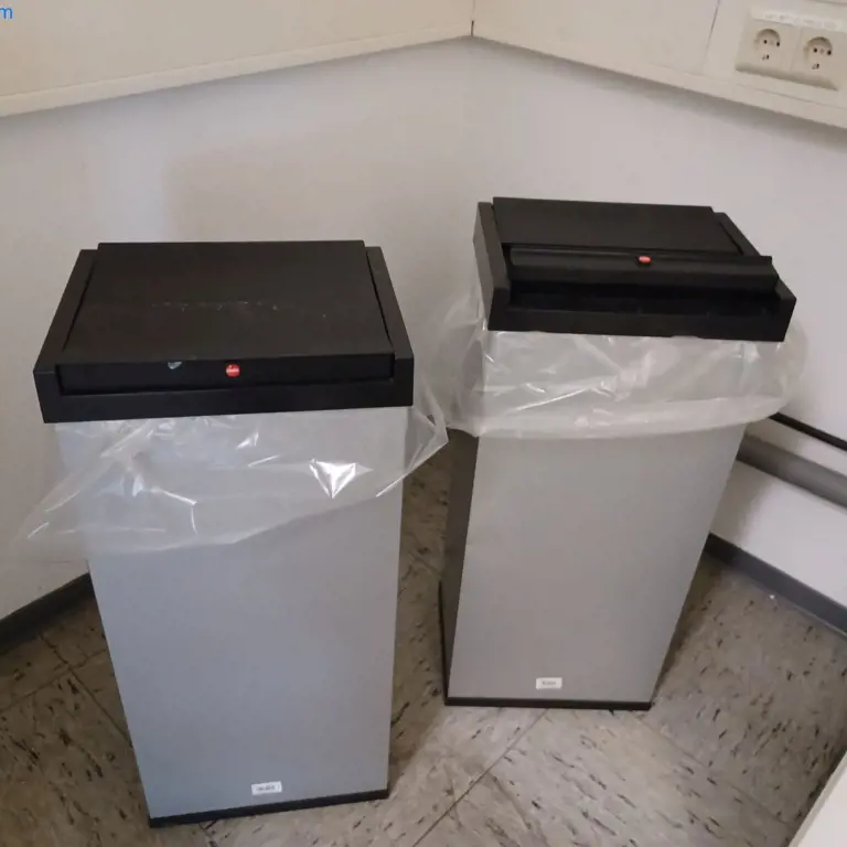 2 Hinged lid waste garbage can Hailo