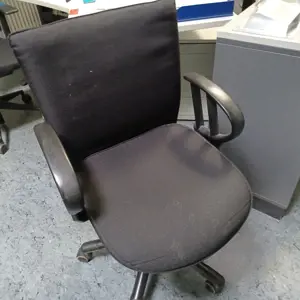 27 Swivel chairs