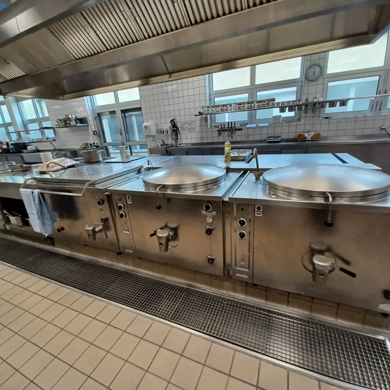 Industrial mid-space cooking island