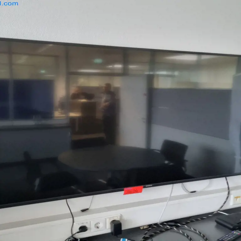 75" flat screen TV Samsung