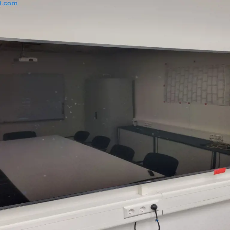 85" flat screen TV Samsung