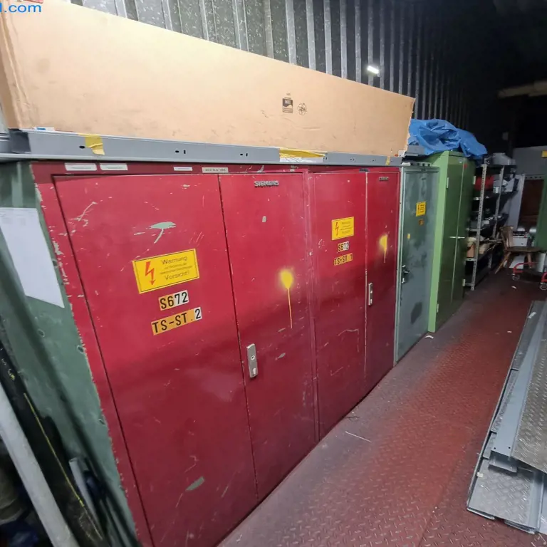 4 Sheet metal cabinets