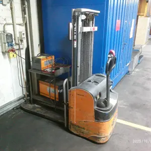Electric pallet truck Still EGV16