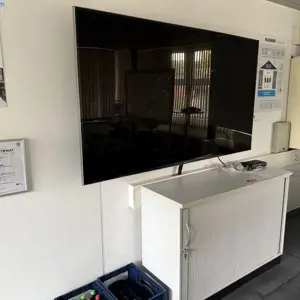 Téléviseur à écran plat 85 Samsung