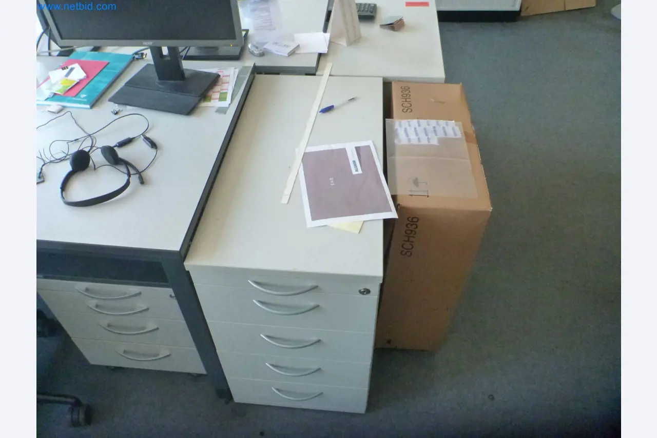 Stroje a systémy z oblasti dodávek pro automobilový průmysl-11