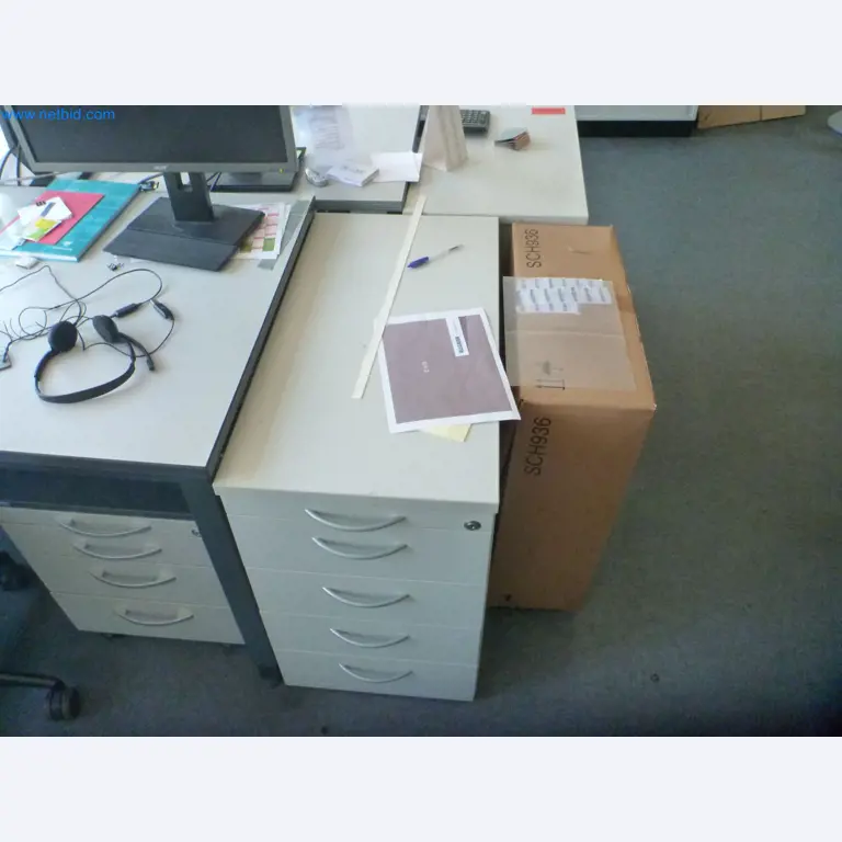 Stroje a systémy z oblasti dodávek pro automobilový průmysl-11