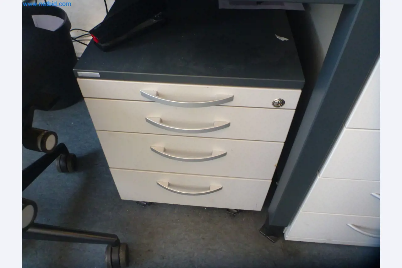 Stroje a systémy z oblasti dodávek pro automobilový průmysl-12