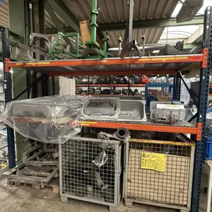 Heavy-duty pallet racking