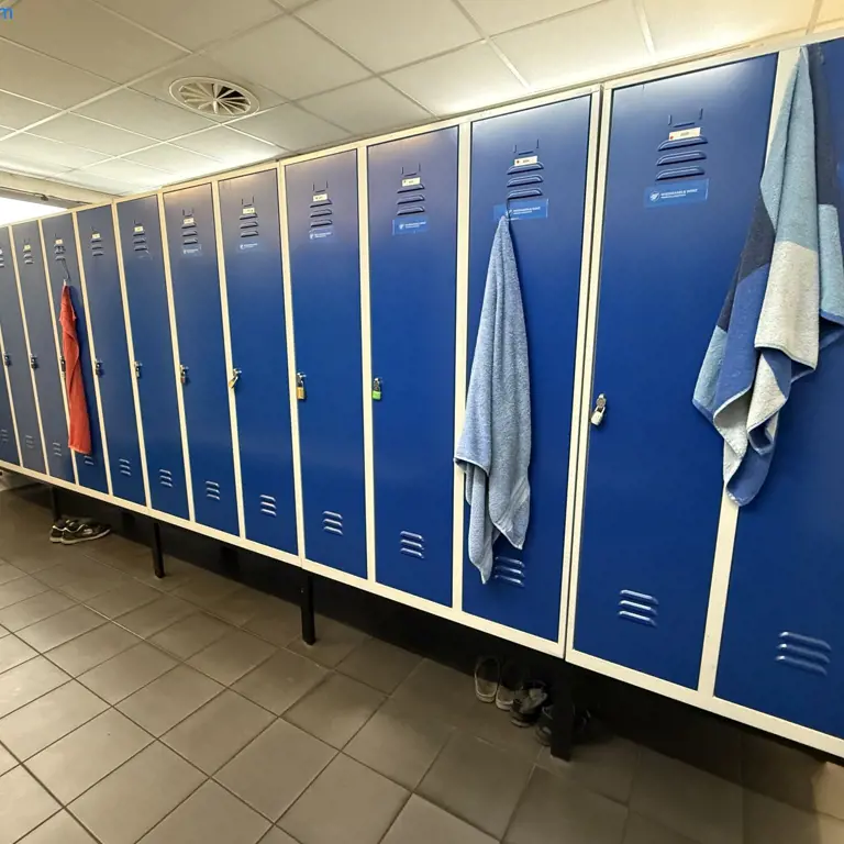 34 Changing room lockers