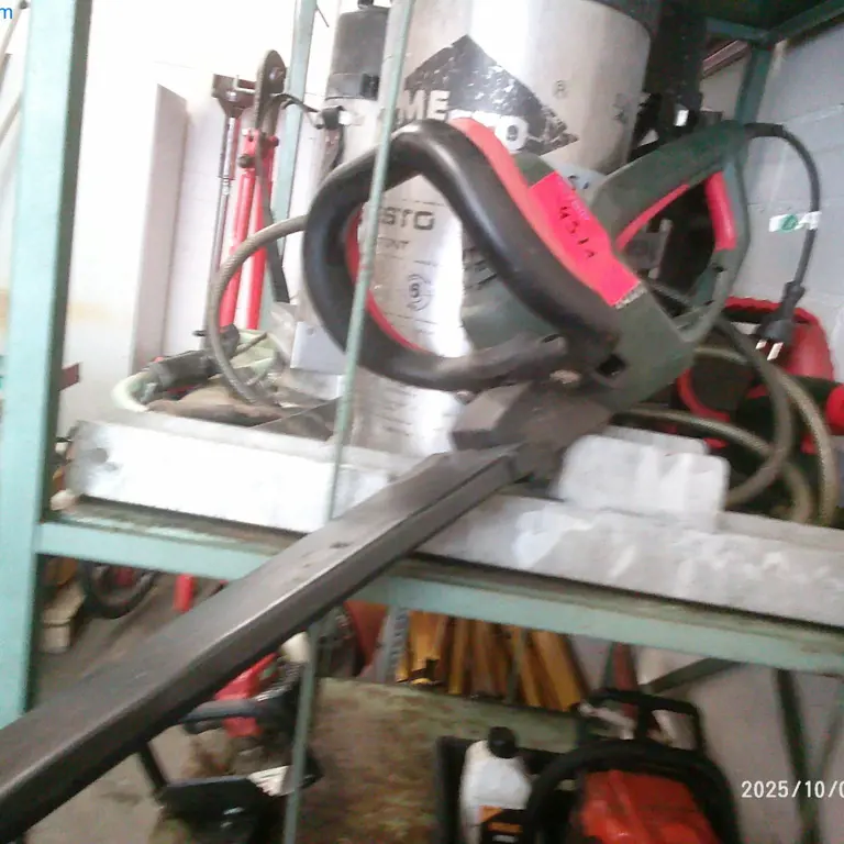 2 Electric hedge trimmers Metabo