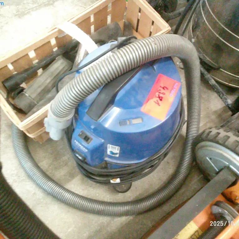 3 Vacuum cleaner Hitachi CV-99G