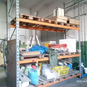 Heavy-duty pallet racking