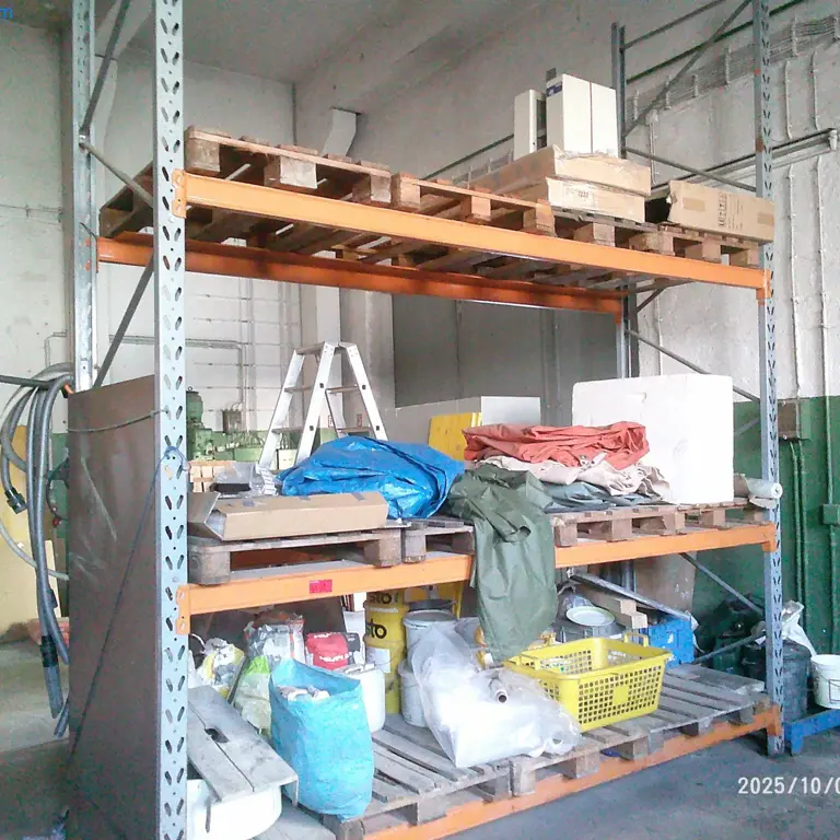 Heavy-duty pallet racking