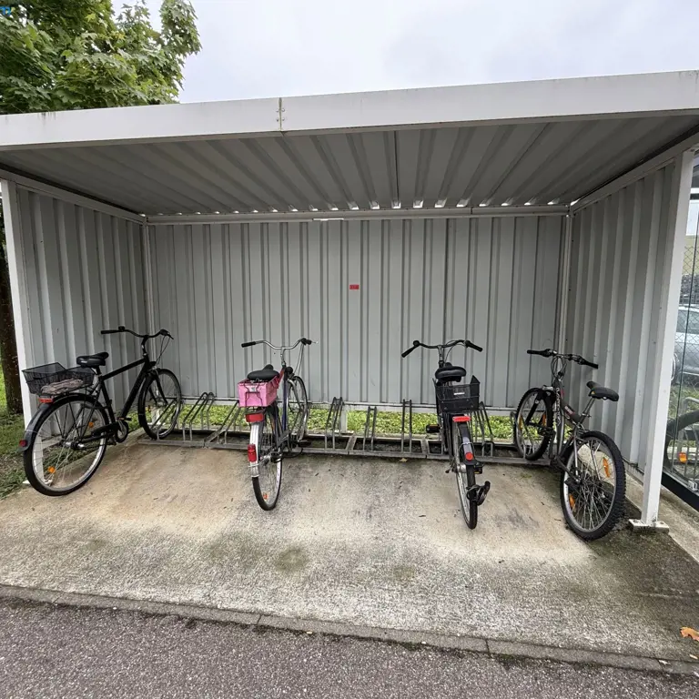 Bicycle shelter