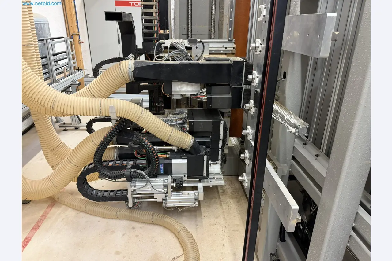 For sale due to insolvency. First-class longitudinal machining center with numerical control for modular furniture production with unloading robot-10