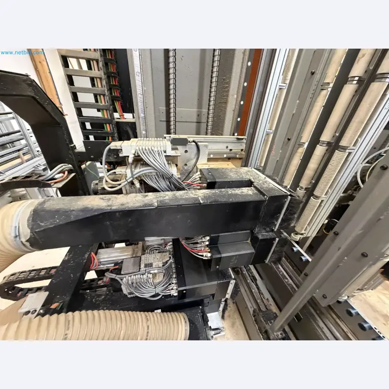 For sale due to insolvency. First-class longitudinal machining center with numerical control for modular furniture production with unloading robot-11
