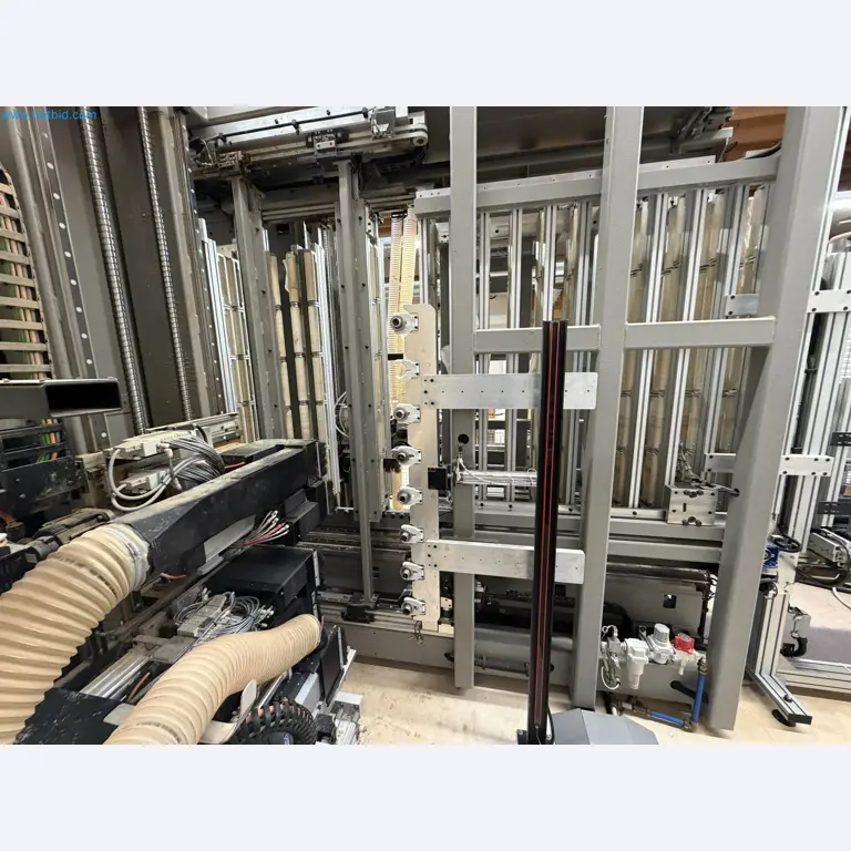 For sale due to insolvency. First-class longitudinal machining center with numerical control for modular furniture production with unloading robot-12