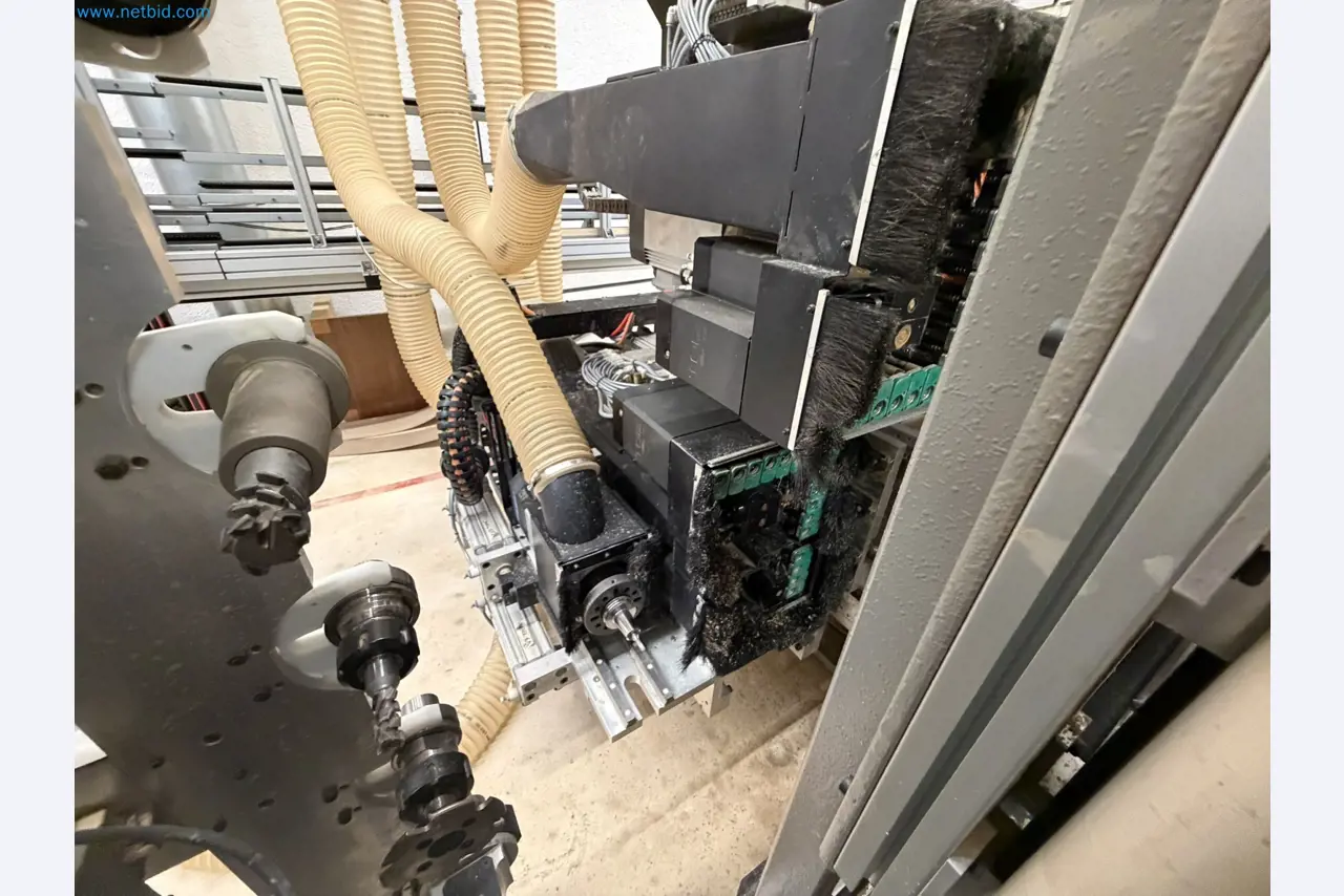 For sale due to insolvency. First-class longitudinal machining center with numerical control for modular furniture production with unloading robot-13