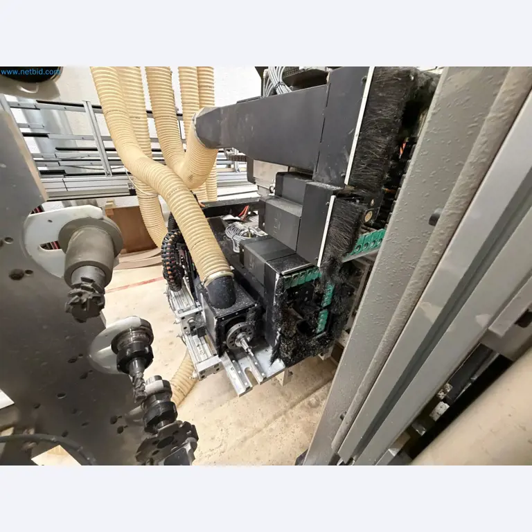 For sale due to insolvency. First-class longitudinal machining center with numerical control for modular furniture production with unloading robot-13
