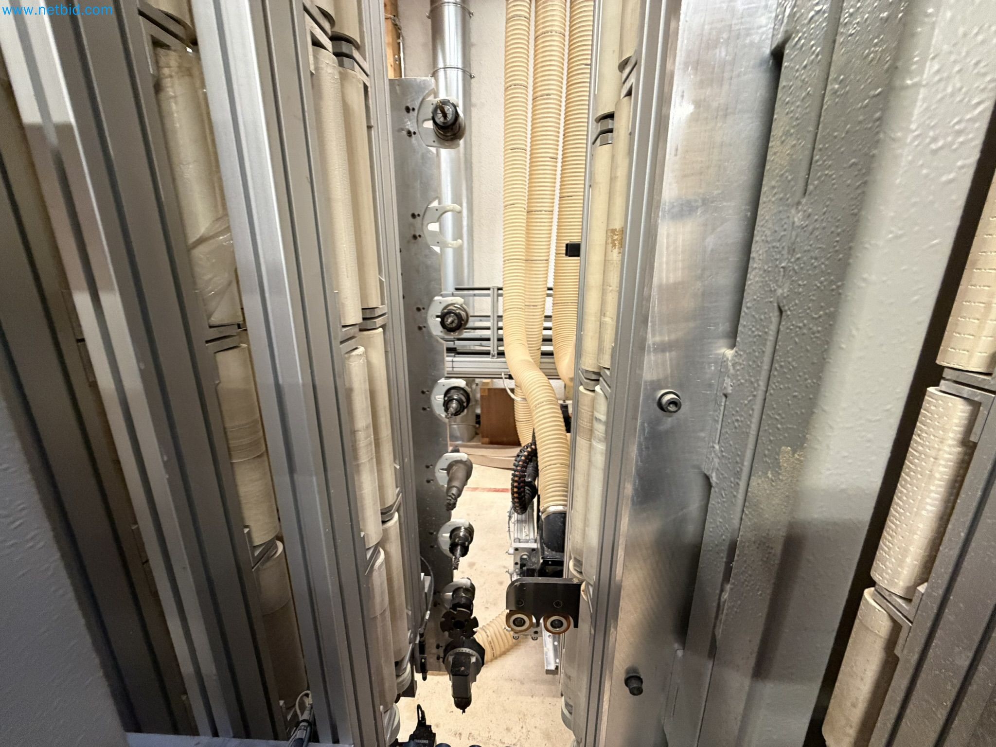 For sale due to insolvency. First-class longitudinal machining center with numerical control for modular furniture production with unloading robot-14