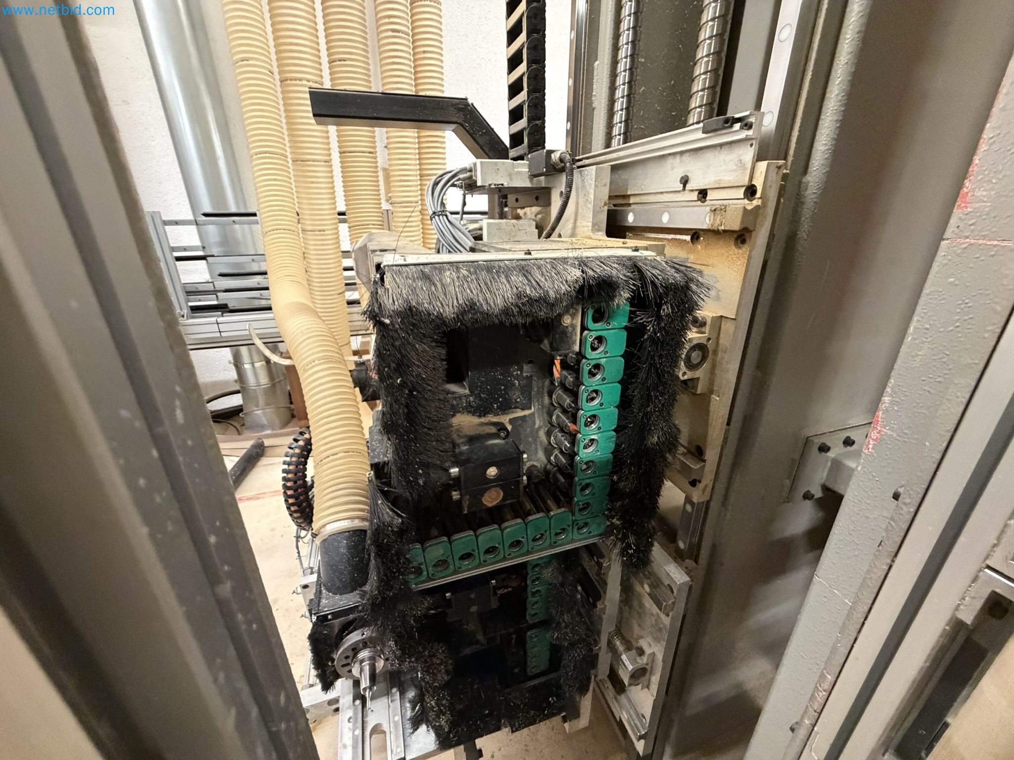 For sale due to insolvency. First-class longitudinal machining center with numerical control for modular furniture production with unloading robot-15