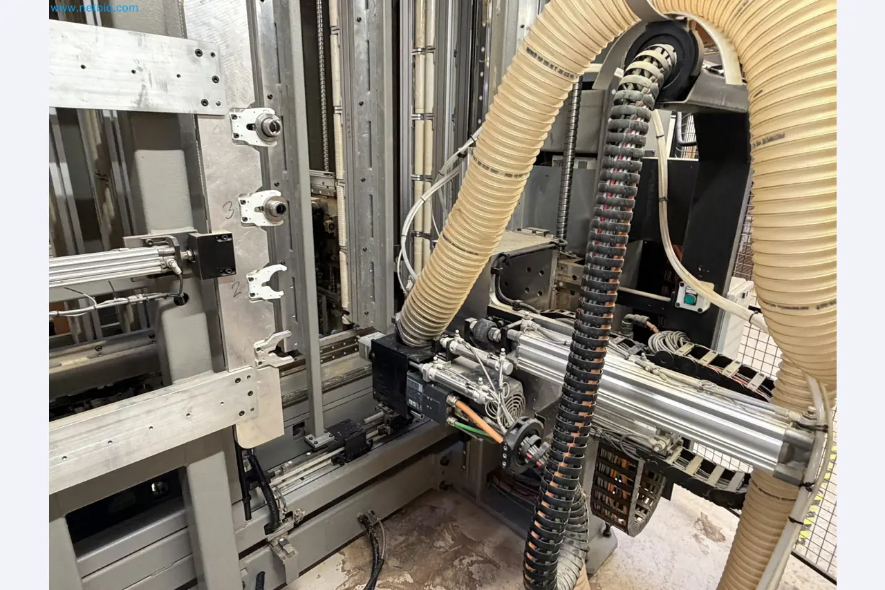 For sale due to insolvency. First-class longitudinal machining center with numerical control for modular furniture production with unloading robot-17