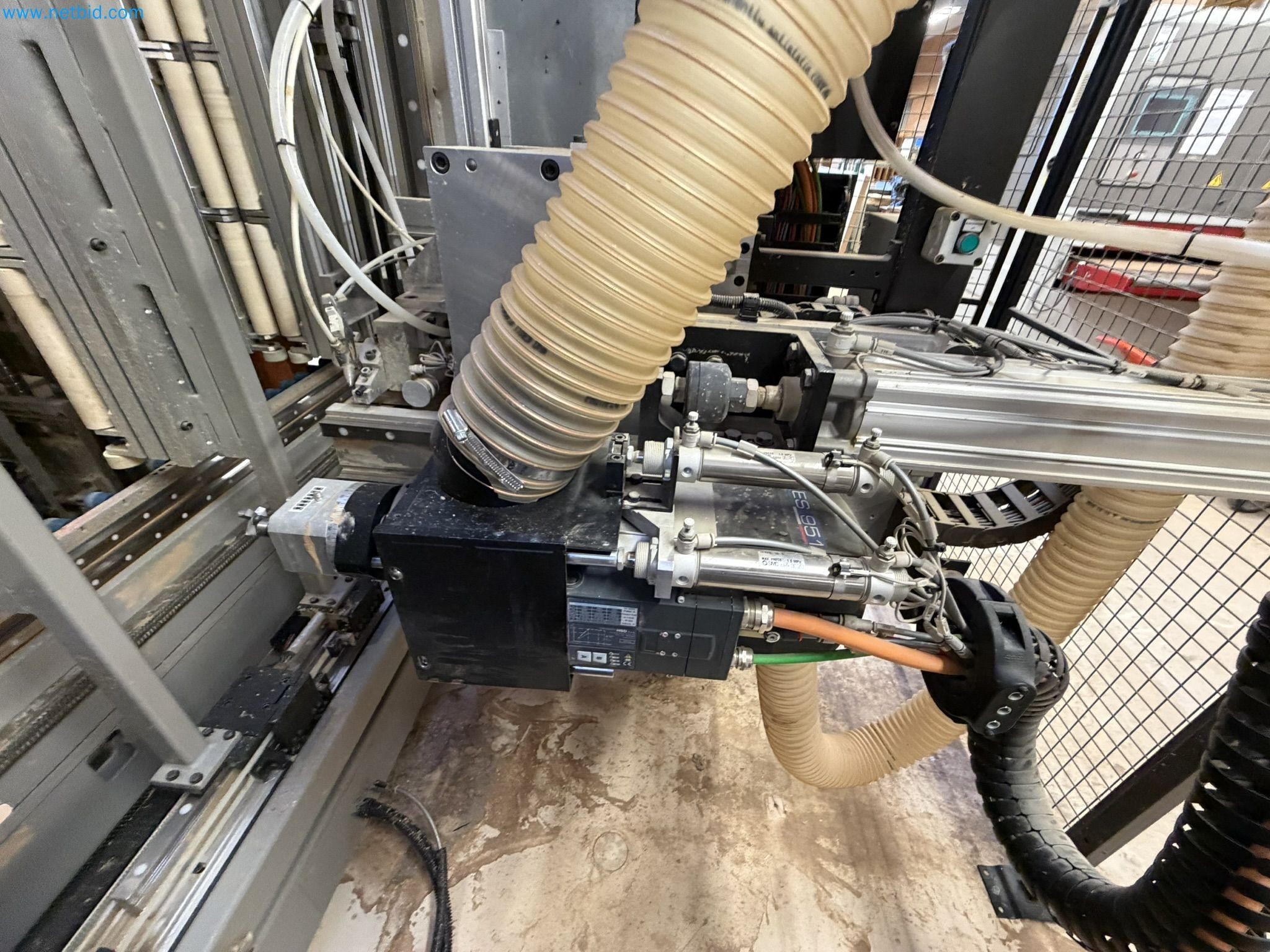 For sale due to insolvency. First-class longitudinal machining center with numerical control for modular furniture production with unloading robot-18