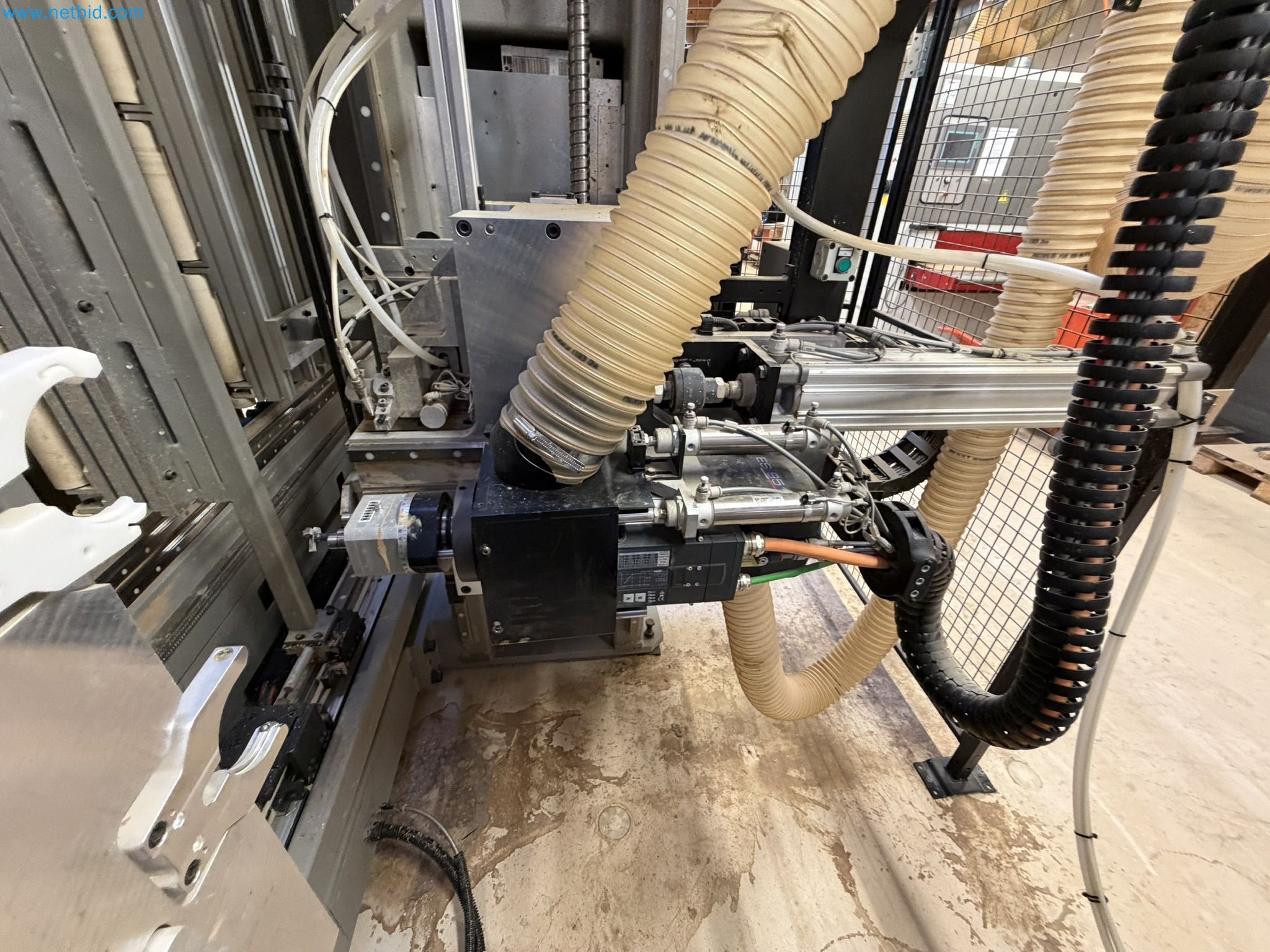 For sale due to insolvency. First-class longitudinal machining center with numerical control for modular furniture production with unloading robot-19