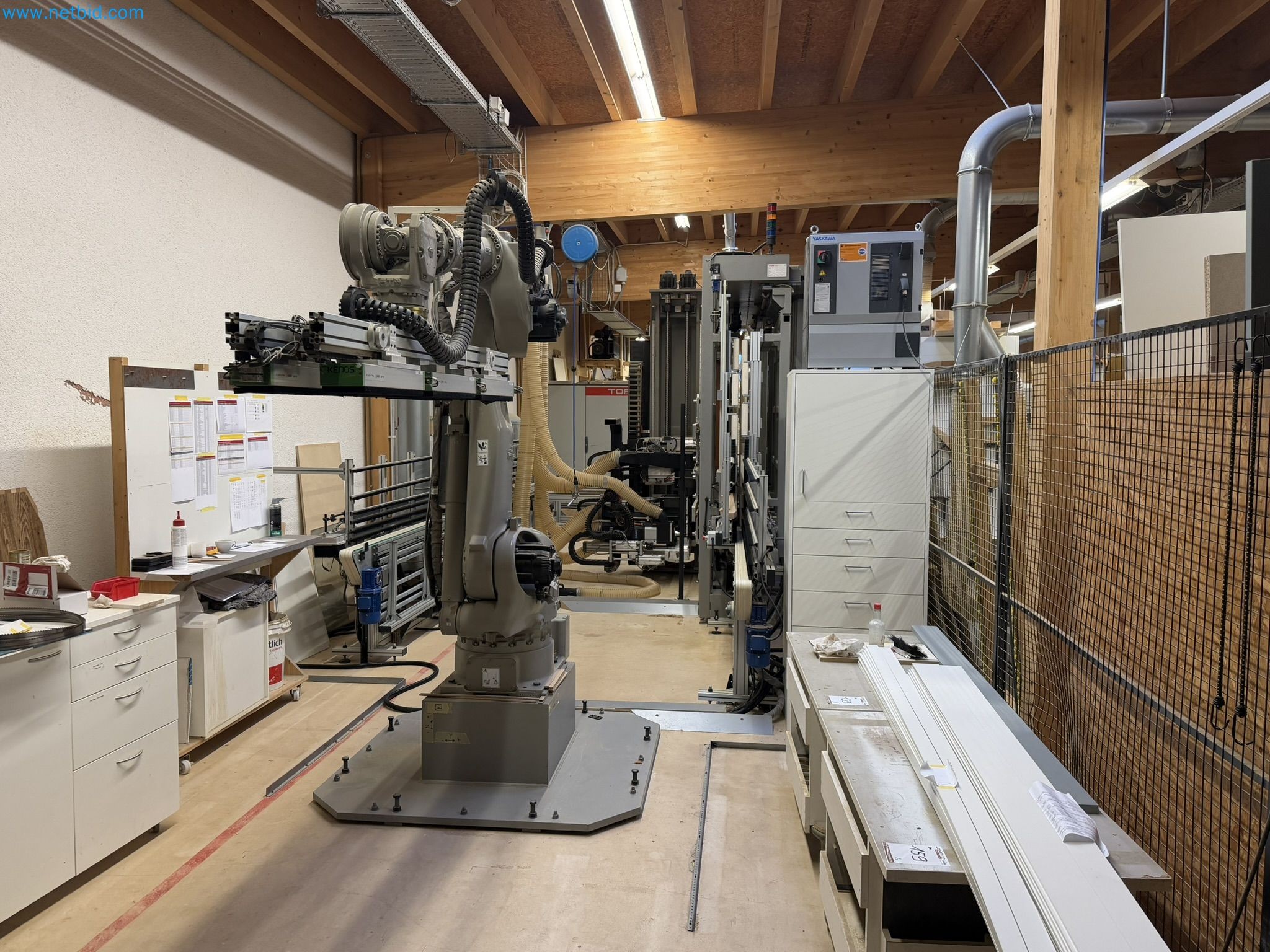 For sale due to insolvency. First-class longitudinal machining center with numerical control for modular furniture production with unloading robot-1