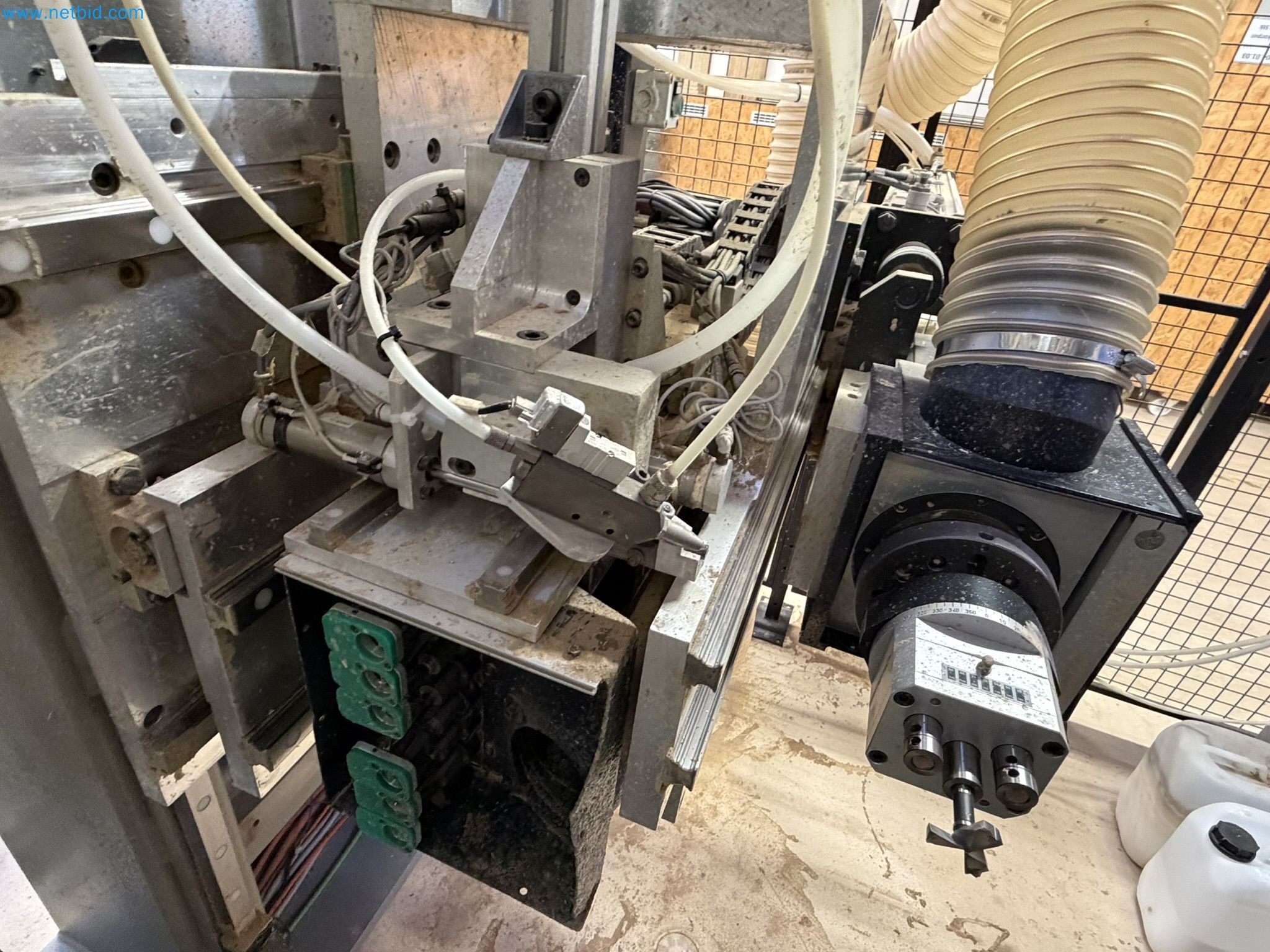 For sale due to insolvency. First-class longitudinal machining center with numerical control for modular furniture production with unloading robot-21