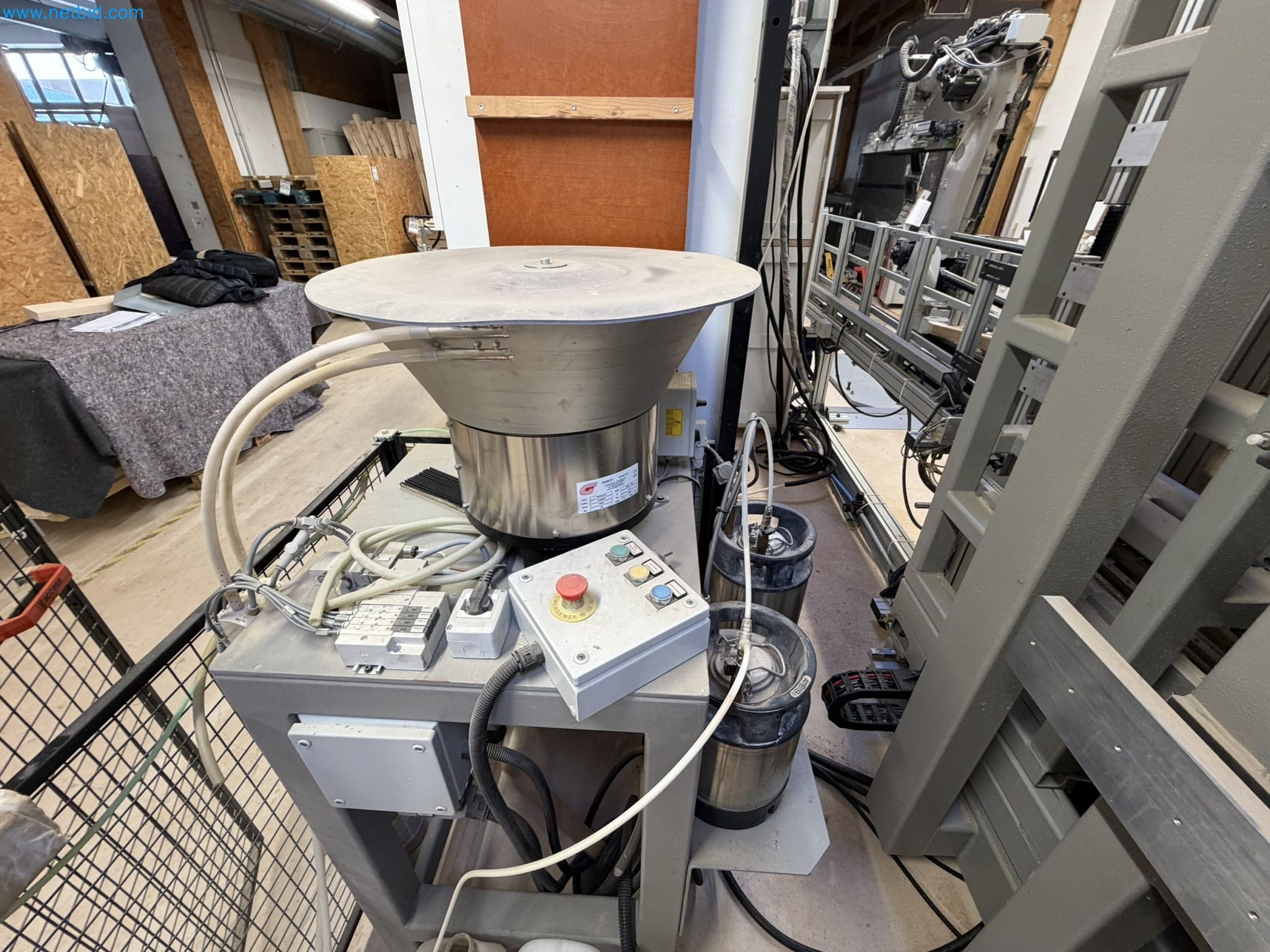 For sale due to insolvency. First-class longitudinal machining center with numerical control for modular furniture production with unloading robot-24