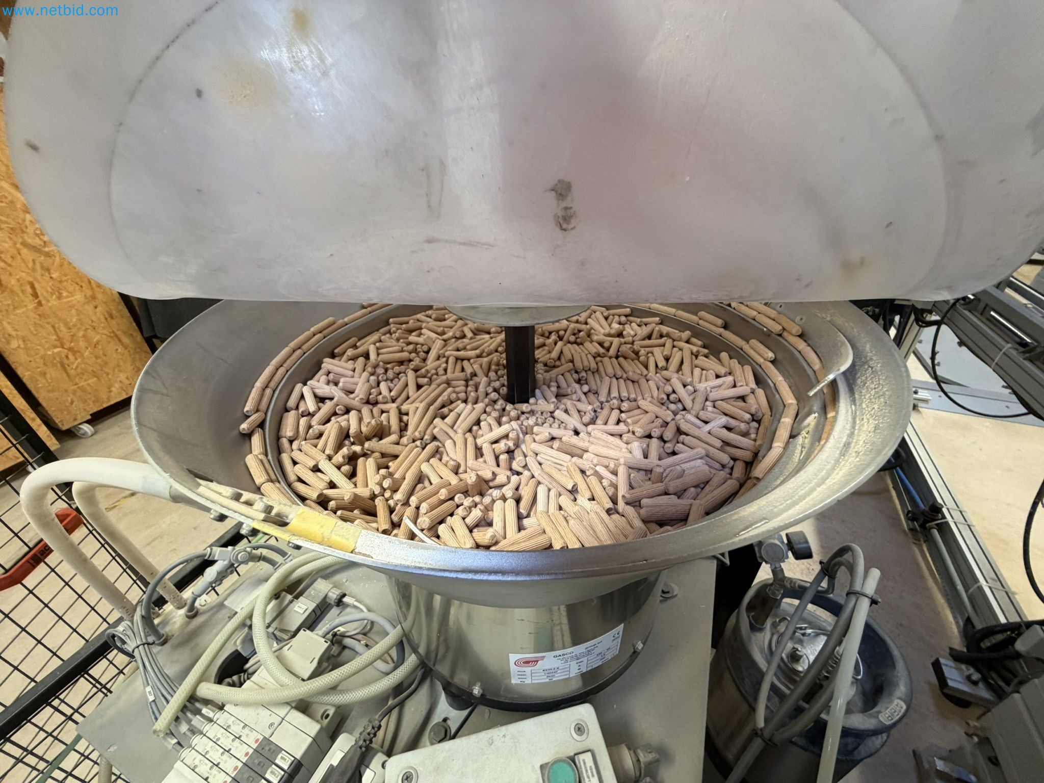 For sale due to insolvency. First-class longitudinal machining center with numerical control for modular furniture production with unloading robot-25