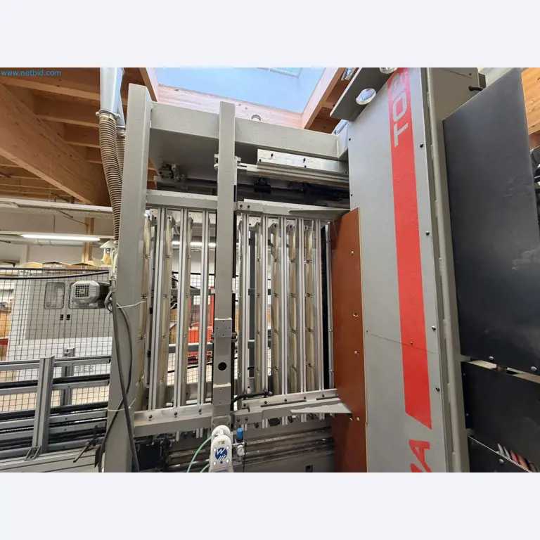 For sale due to insolvency. First-class longitudinal machining center with numerical control for modular furniture production with unloading robot-27