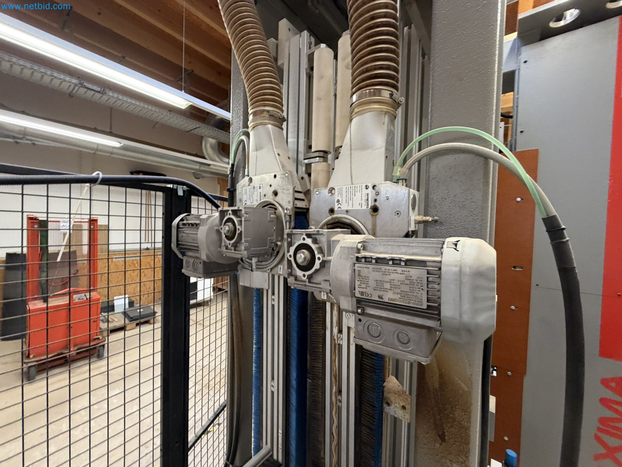 For sale due to insolvency. First-class longitudinal machining center with numerical control for modular furniture production with unloading robot-29